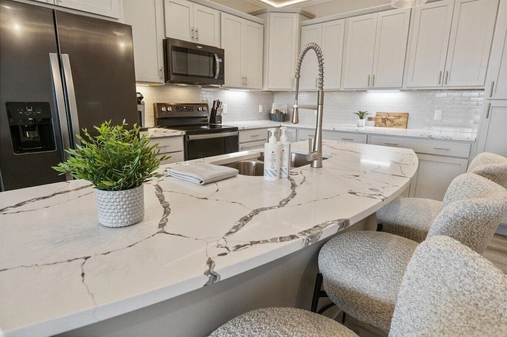 Lakefront Topsider Condo w/ Boat Slip, 2 Pools & Large Deck Condo, Multiple Beds, Pool Access (The Nest on 4th) 20