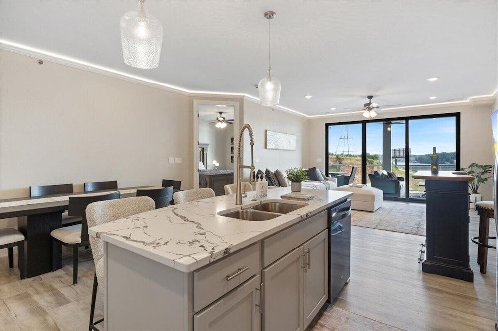 Lakefront Topsider Condo w/ Boat Slip, 2 Pools & Large Deck Condo, Multiple Beds, Pool Access (The Nest on 4th) 42