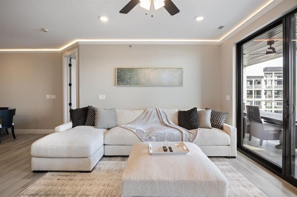 Lakefront Topsider Condo w/ Boat Slip, 2 Pools & Large Deck Condo, Multiple Beds, Pool Access (The Nest on 4th) 29