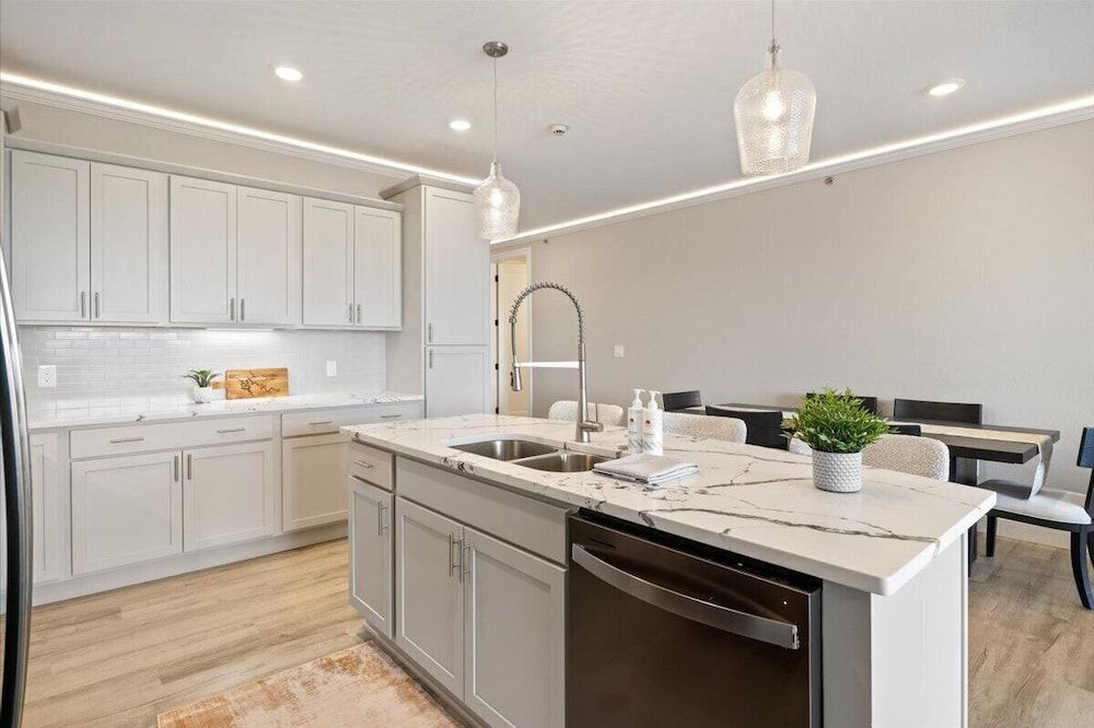 Lakefront Topsider Condo w/ Boat Slip, 2 Pools & Large Deck Condo, Multiple Beds, Pool Access (The Nest on 4th) 22