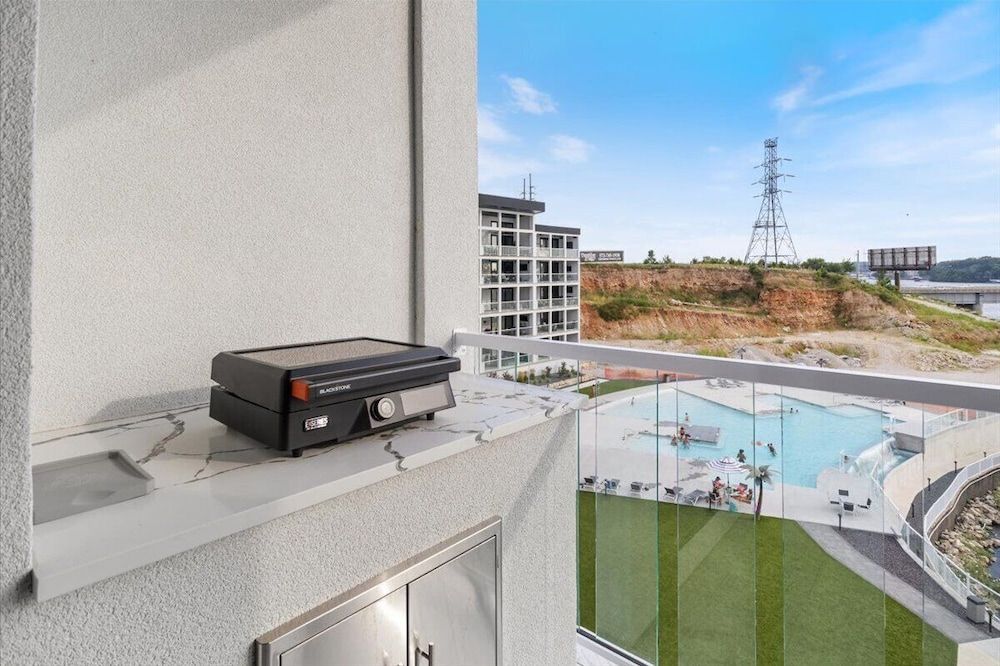 Lakefront Topsider Condo w/ Boat Slip, 2 Pools & Large Deck Condo, Multiple Beds, Pool Access (The Nest on 4th) 31