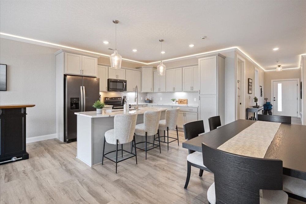 Lakefront Topsider Condo w/ Boat Slip, 2 Pools & Large Deck Condo, Multiple Beds, Pool Access (The Nest on 4th) 9