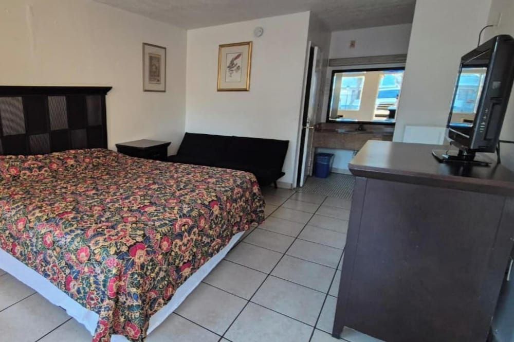 Room, 1 King Bed, Non Smoking