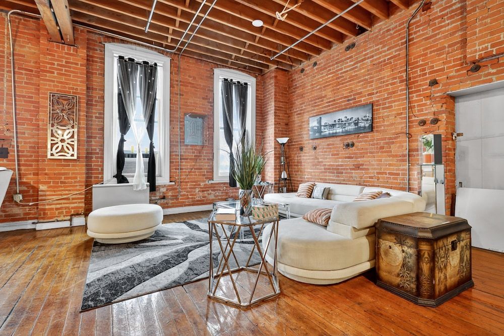 Huge 'man Cave' 2 Mins From Downtown Detroit 1 Bedroom Apts Apartment, 2 Bedrooms 18