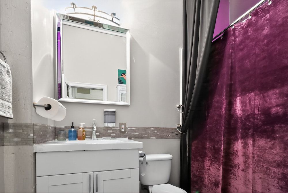 Huge 'man Cave' 2 Mins From Downtown Detroit 1 Bedroom Apts Apartment, 2 Bedrooms 19