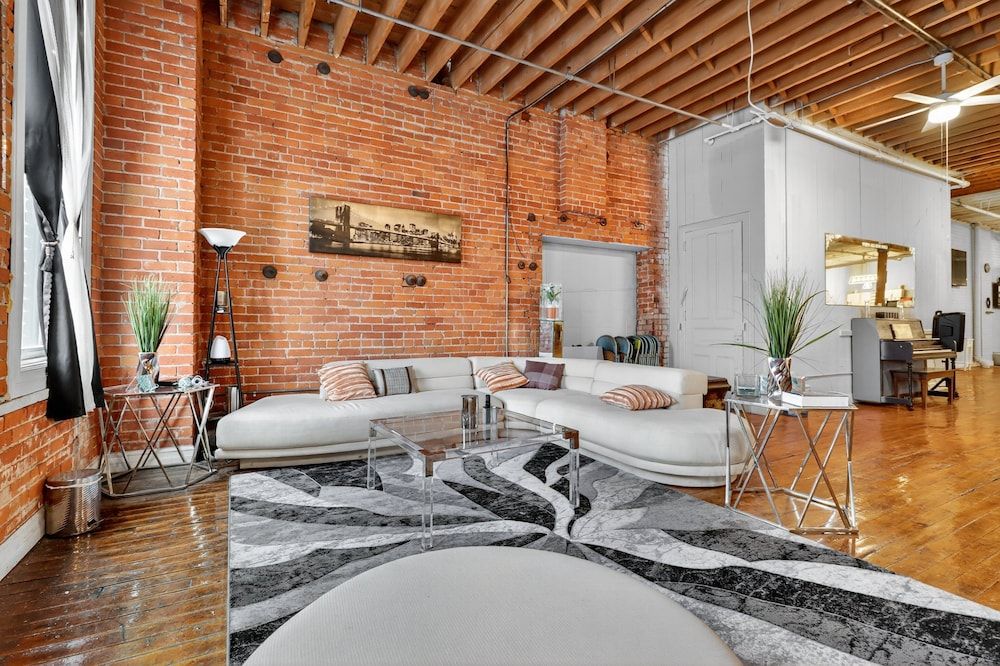 Huge 'man Cave' 2 Mins From Downtown Detroit 1 Bedroom Apts Apartment, 2 Bedrooms 17