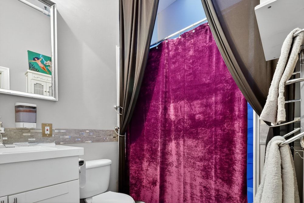 Huge 'man Cave' 2 Mins From Downtown Detroit 1 Bedroom Apts Apartment, 2 Bedrooms 20