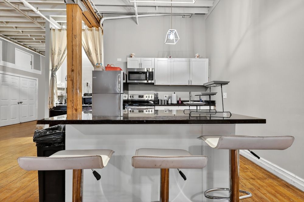 Huge 'man Cave' 2 Mins From Downtown Detroit 1 Bedroom Apts Apartment, 2 Bedrooms 15