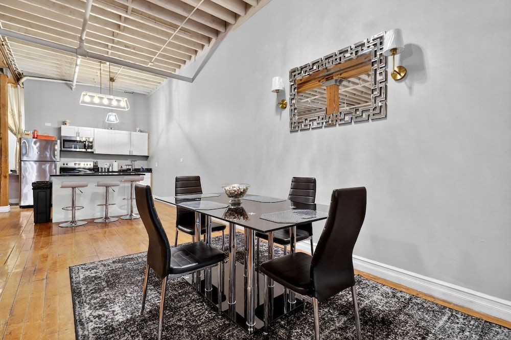 Huge 'man Cave' 2 Mins From Downtown Detroit 1 Bedroom Apts Apartment, 2 Bedrooms 31