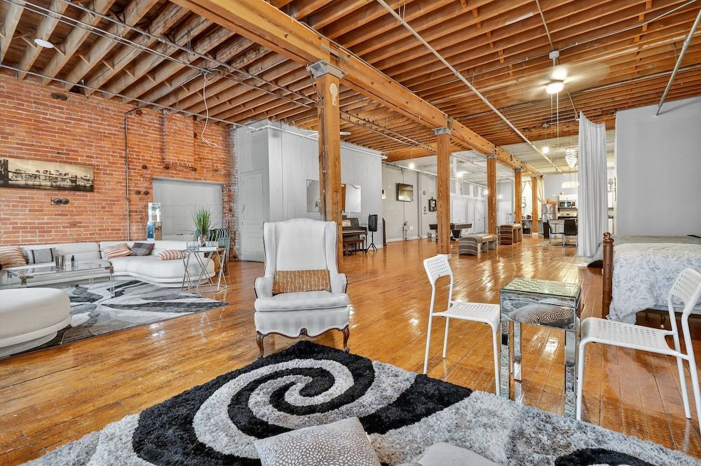 Huge 'man Cave' 2 Mins From Downtown Detroit 1 Bedroom Apts Apartment, 2 Bedrooms 32