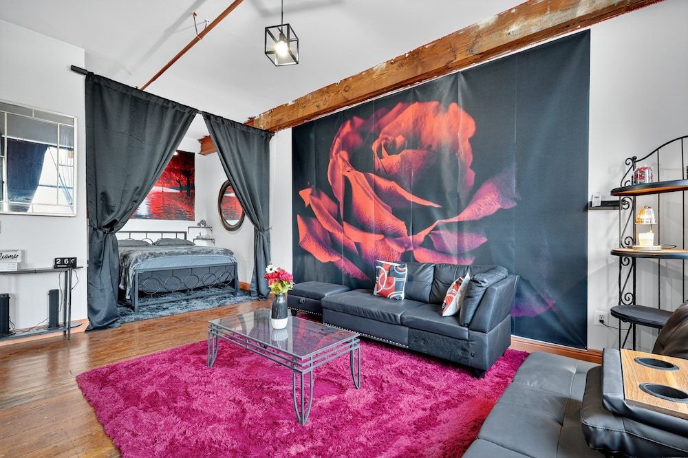 Beautiful 'rose Themed' Loft Near Downtown Detroit 1 Bedroom Apts Apartment, 1 Bedroom 25