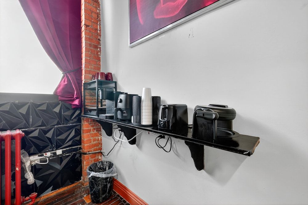 Beautiful 'rose Themed' Loft Near Downtown Detroit 1 Bedroom Apts Apartment, 1 Bedroom 27