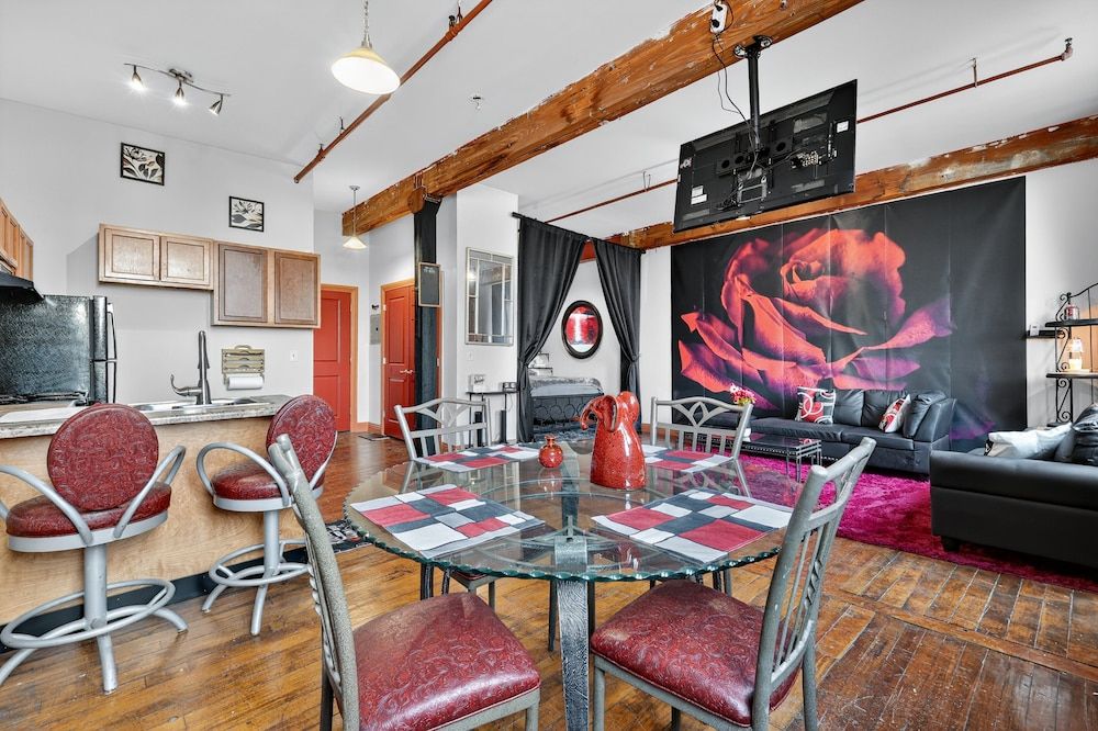Beautiful 'rose Themed' Loft Near Downtown Detroit 1 Bedroom Apts Apartment, 1 Bedroom 23