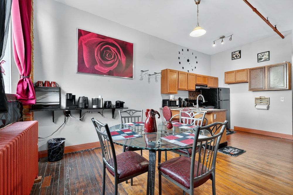 Beautiful 'rose Themed' Loft Near Downtown Detroit 1 Bedroom Apts Apartment, 1 Bedroom 21