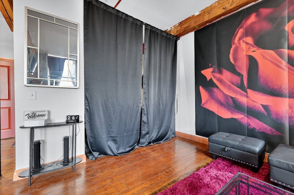 Beautiful 'rose Themed' Loft Near Downtown Detroit 1 Bedroom Apts Apartment, 1 Bedroom 29