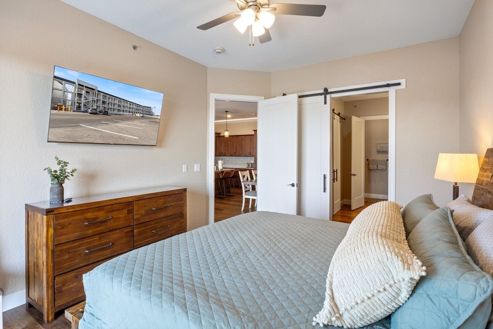 Brand New Complex, Central Location, Amazing Views Condo, Multiple Beds, Pool Access (Amazing Topsider Penthouse) 7