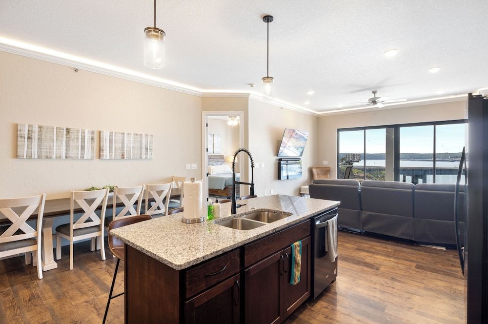 Brand New Complex, Central Location, Amazing Views Condo, Multiple Beds, Pool Access (Amazing Topsider Penthouse) 39