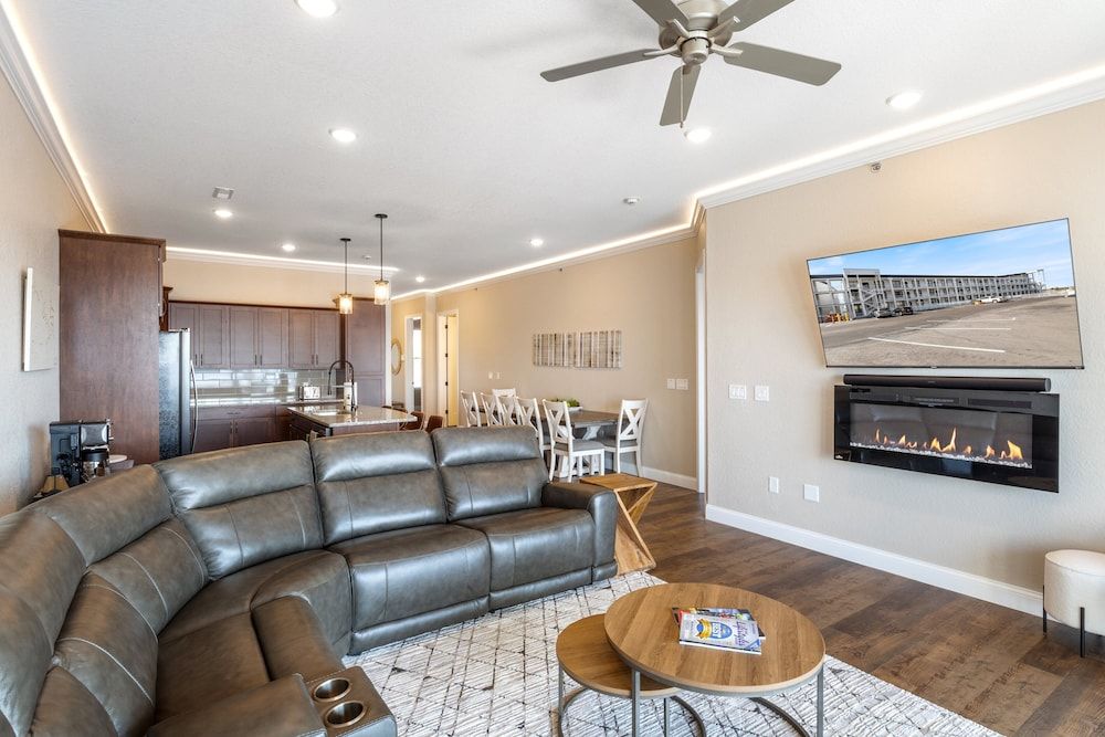 Brand New Complex, Central Location, Amazing Views Condo, Multiple Beds, Pool Access (Amazing Topsider Penthouse) 23