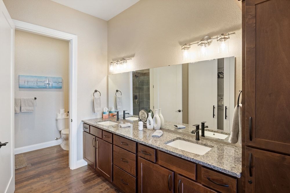 Brand New Complex, Central Location, Amazing Views Condo, Multiple Beds, Pool Access (Amazing Topsider Penthouse) 31