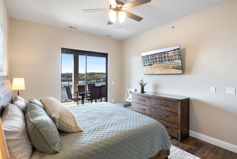 Brand New Complex, Central Location, Amazing Views Condo, Multiple Beds, Pool Access (Amazing Topsider Penthouse) 4