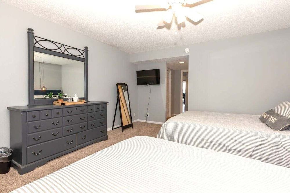 3 Bedroom Osage Beach Condo w/ Pool & Main Channel Views Condo, Multiple Beds, Pool Access (At The 19) 4