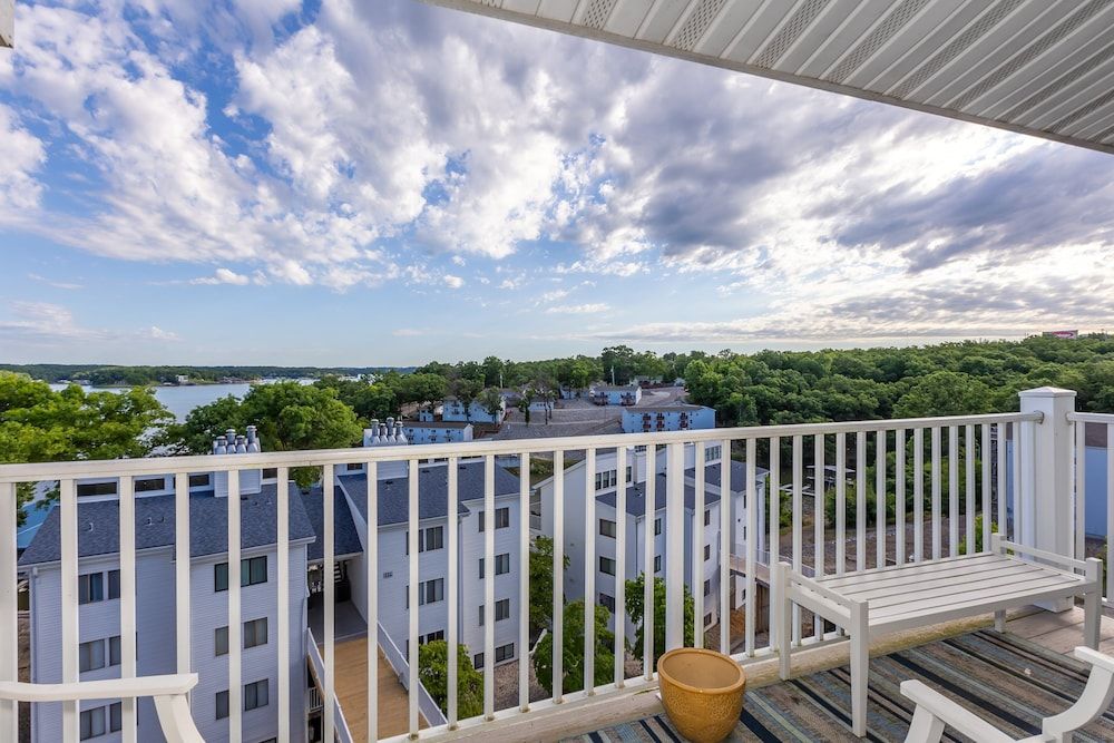 3 Bedroom Osage Beach Condo w/ Pool & Main Channel Views Condo, Multiple Beds, Pool Access (At The 19) 26