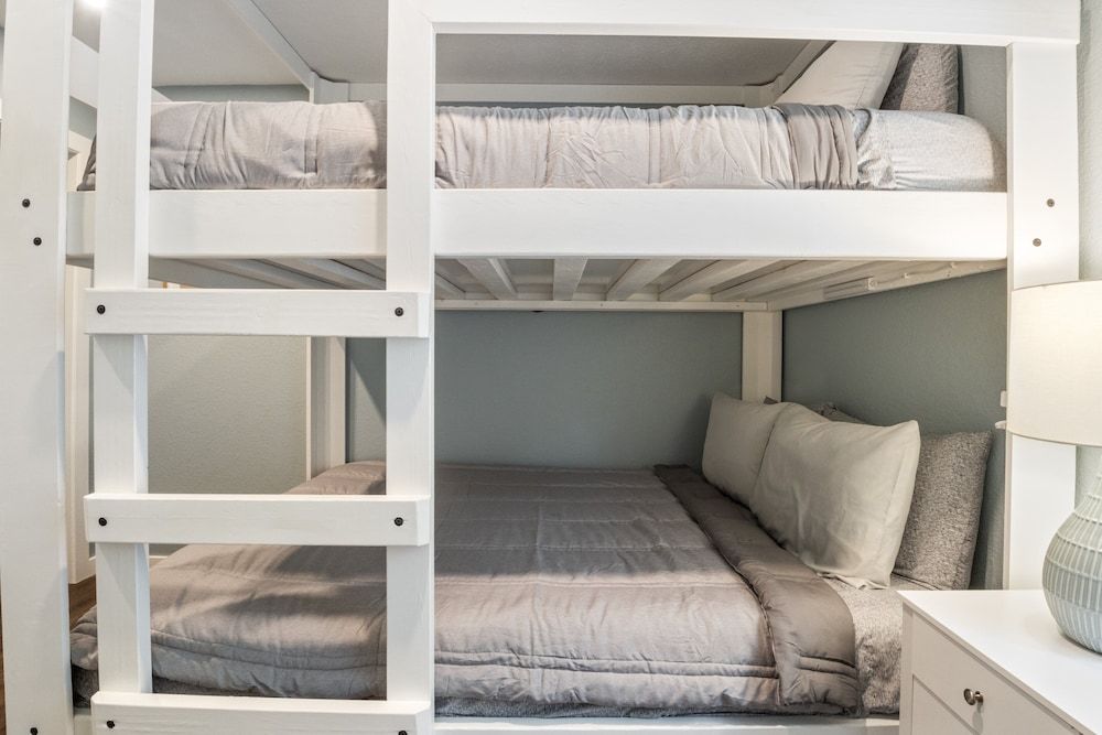 Our Cove Retreat - Perfect for Wave-free Swimming, Tanning & Prime Location Fun! Condo, Multiple Beds, Patio (Castaway Cove Unit 6) 9