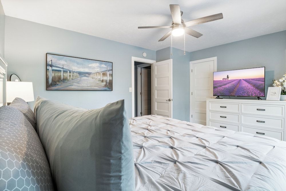 Our Cove Retreat - Perfect for Wave-free Swimming, Tanning & Prime Location Fun! Condo, Multiple Beds, Patio (Castaway Cove Unit 6) 4