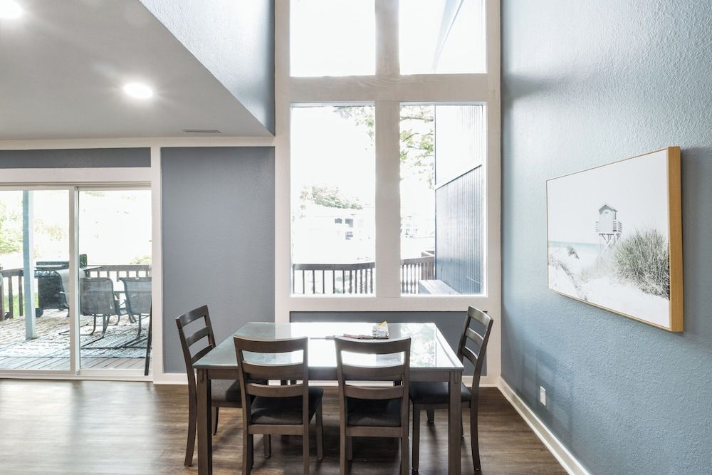 Our Cove Retreat - Perfect for Wave-free Swimming, Tanning & Prime Location Fun! Condo, Multiple Beds, Patio (Castaway Cove Unit 6) 5