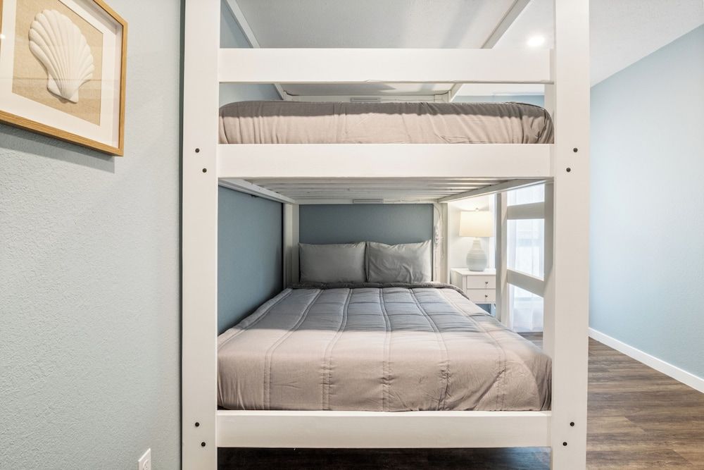 Our Cove Retreat - Perfect for Wave-free Swimming, Tanning & Prime Location Fun! Condo, Multiple Beds, Patio (Castaway Cove Unit 6) 8