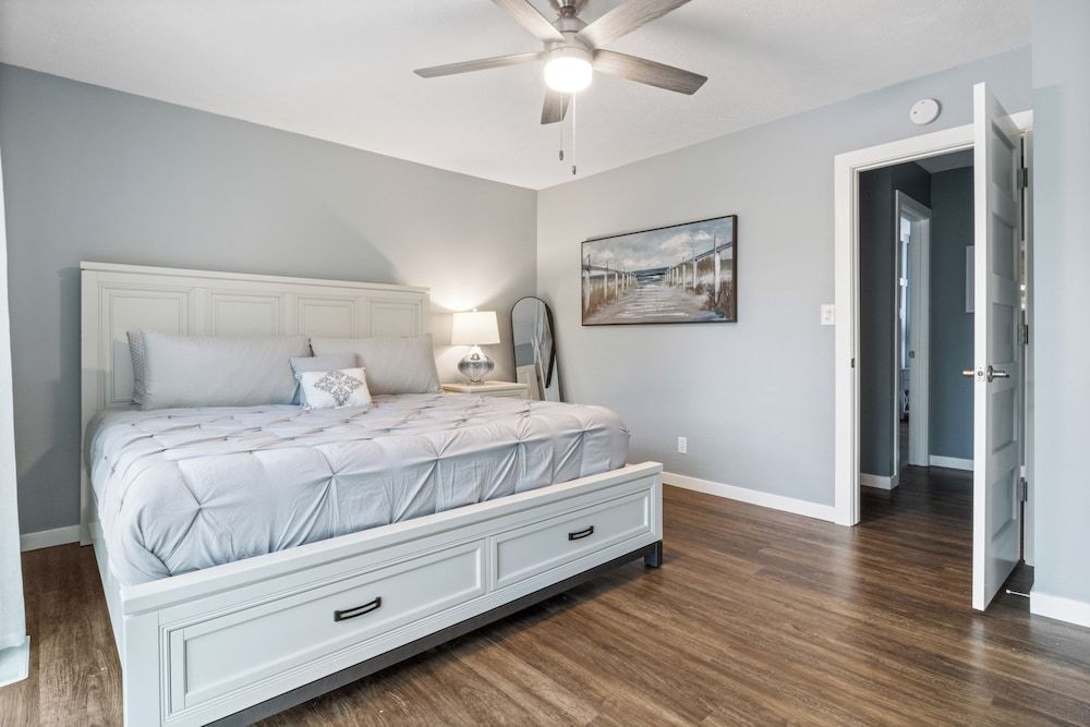 Our Cove Retreat - Perfect for Wave-free Swimming, Tanning & Prime Location Fun! Condo, Multiple Beds, Patio (Castaway Cove Unit 6) 11