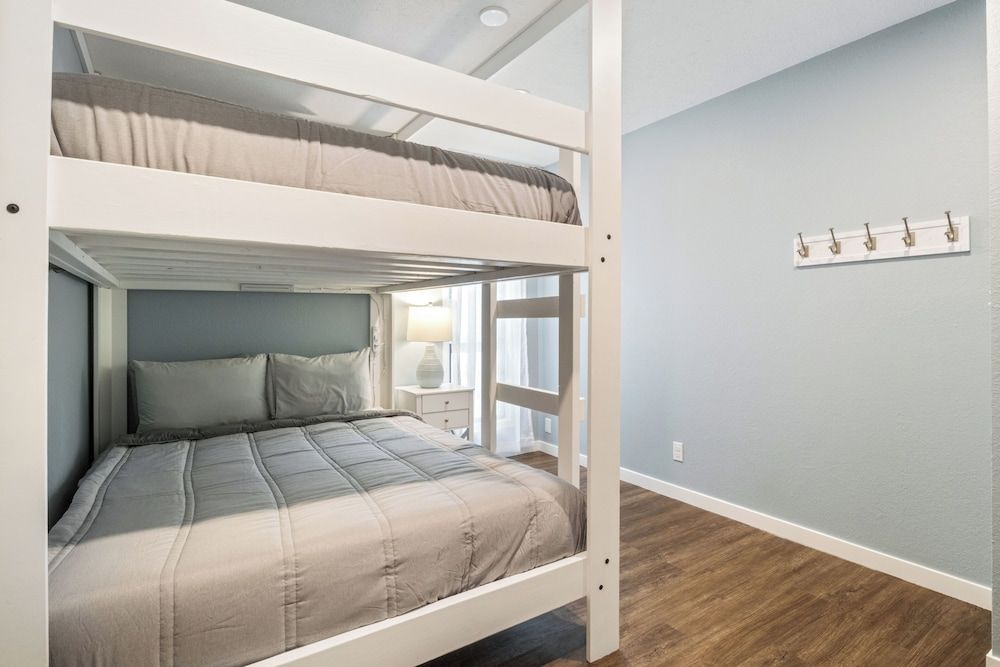 Our Cove Retreat - Perfect for Wave-free Swimming, Tanning & Prime Location Fun! Condo, Multiple Beds, Patio (Castaway Cove Unit 6) 16