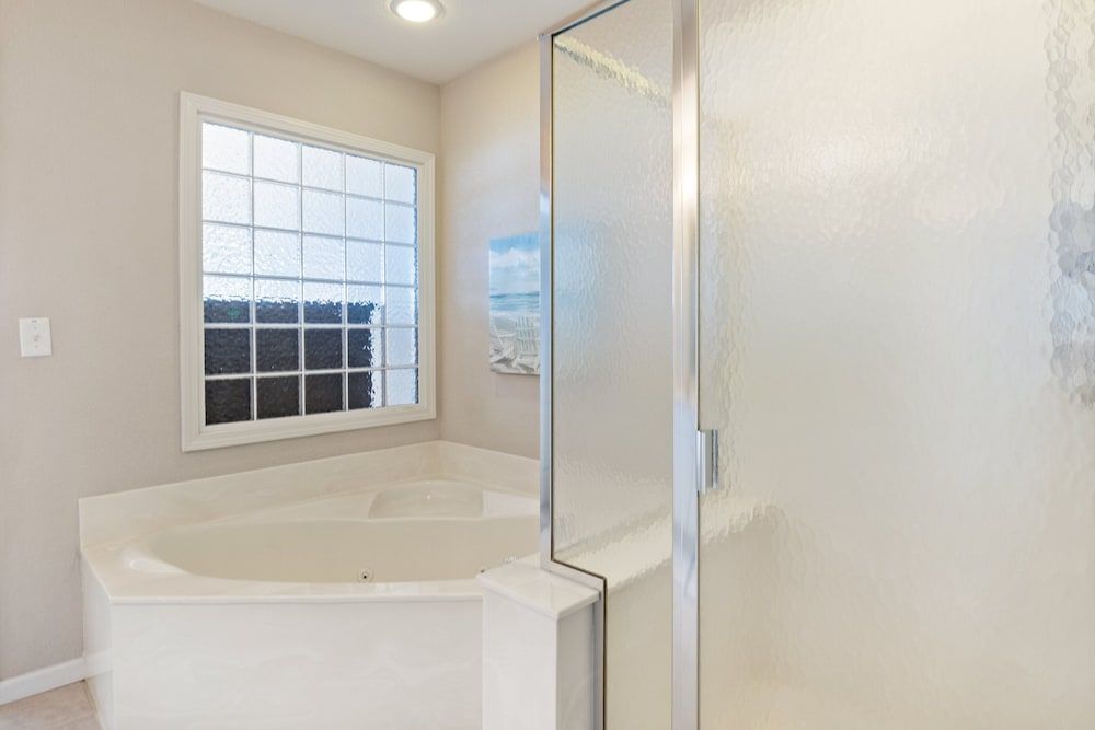 Serene Lake View and Easy Access to Local Delights Condo, Multiple Beds, Hot Tub (Lovin' Lake Livin') 32