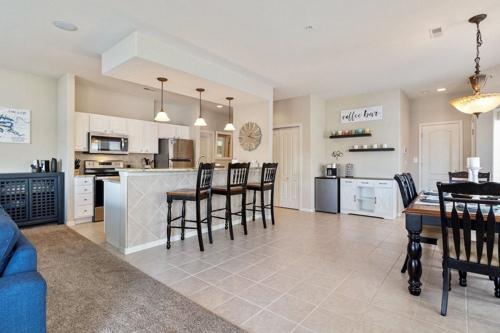 Serene Lake View and Easy Access to Local Delights Condo, Multiple Beds, Hot Tub (Lovin' Lake Livin') 17