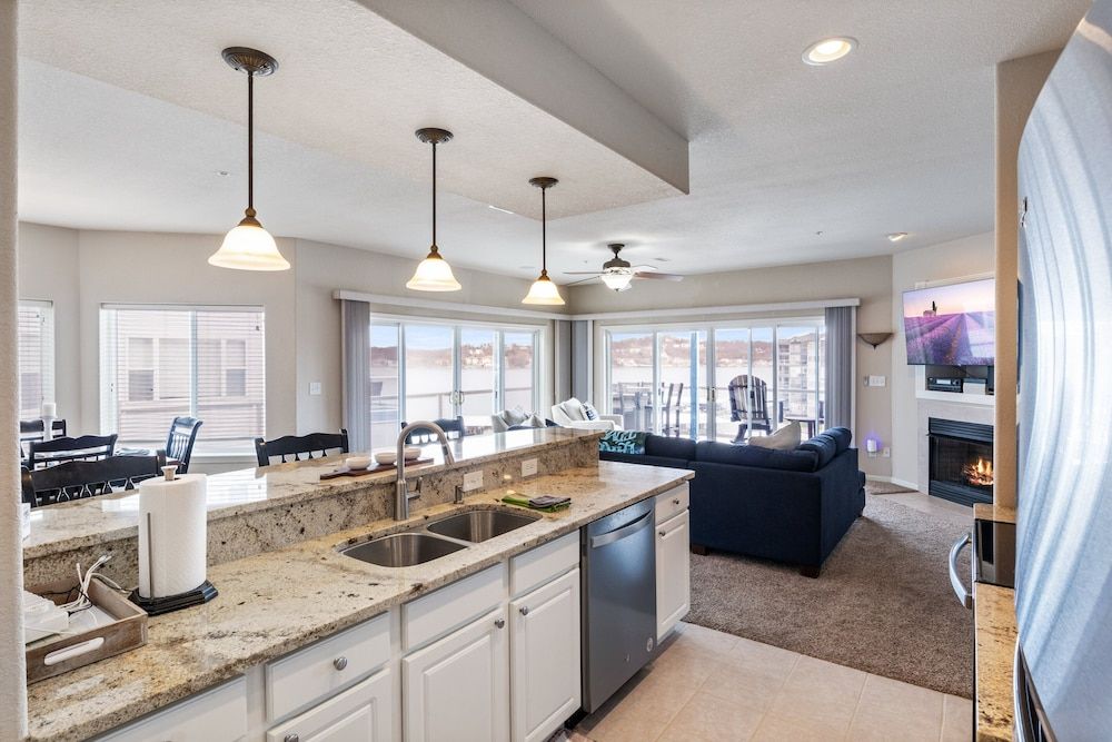 Serene Lake View and Easy Access to Local Delights Condo, Multiple Beds, Hot Tub (Lovin' Lake Livin') 35