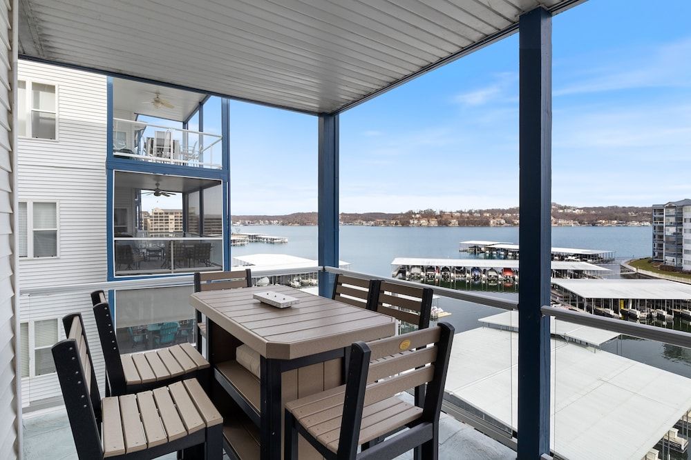 Serene Lake View and Easy Access to Local Delights Condo, Multiple Beds, Hot Tub (Lovin' Lake Livin') 36