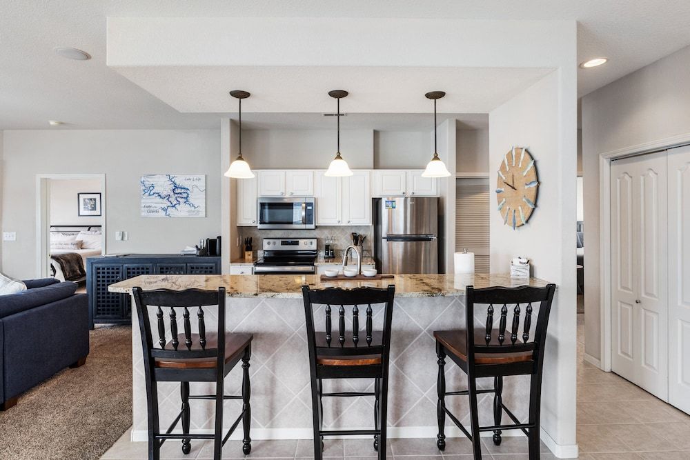 Serene Lake View and Easy Access to Local Delights Condo, Multiple Beds, Hot Tub (Lovin' Lake Livin') 18