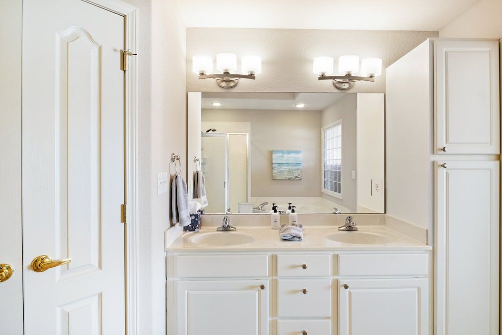 Serene Lake View and Easy Access to Local Delights Condo, Multiple Beds, Hot Tub (Lovin' Lake Livin') 31