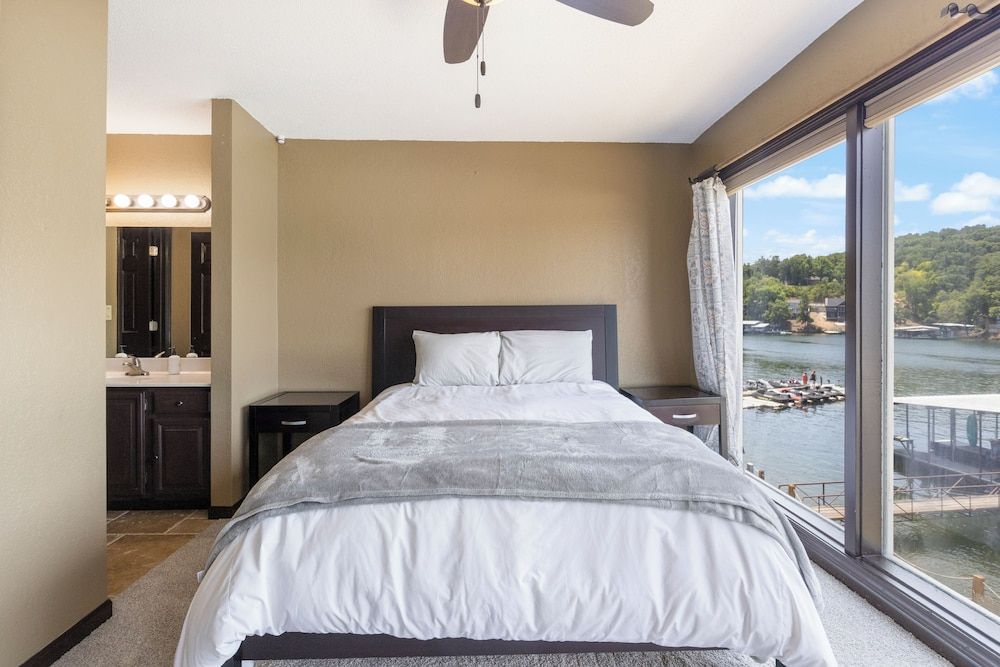 Stunning Views, Inviting Pools, and Endless Fun! Condo, Multiple Beds, Pool Access (Happy Daze) 7