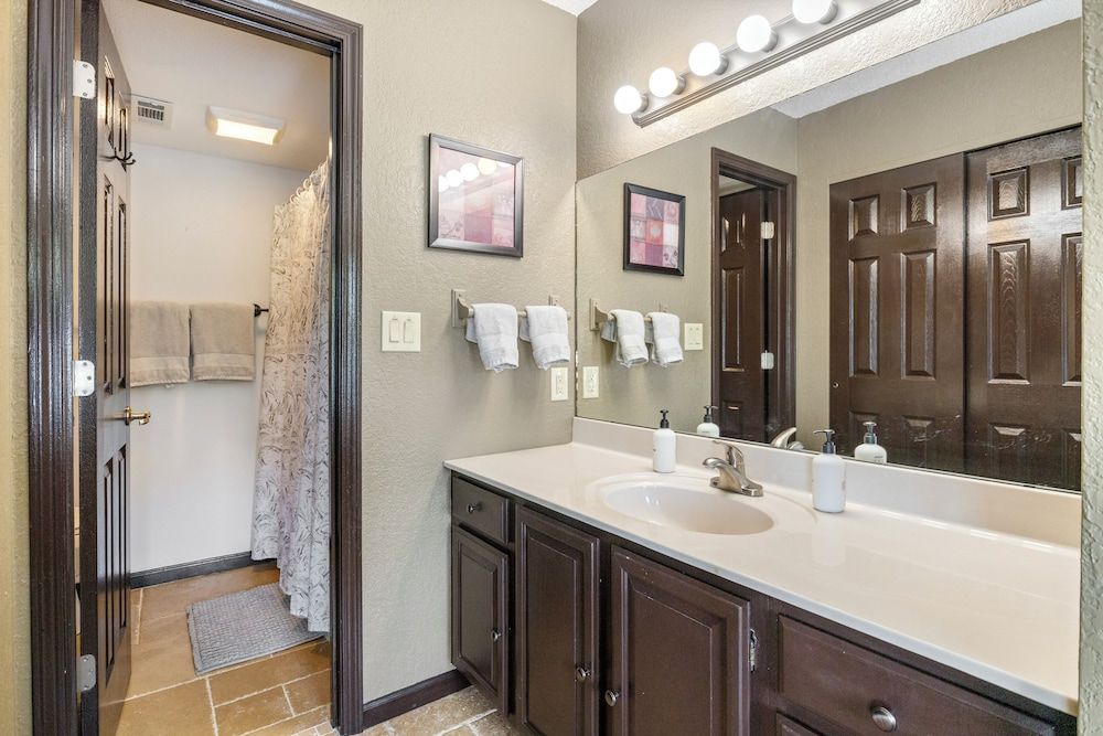 Stunning Views, Inviting Pools, and Endless Fun! Condo, Multiple Beds, Pool Access (Happy Daze) 31