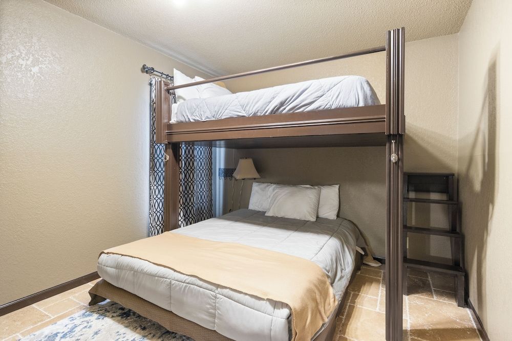 Stunning Views, Inviting Pools, and Endless Fun! Condo, Multiple Beds, Pool Access (Happy Daze) 14