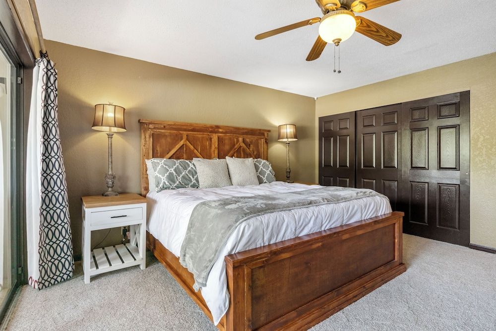 Stunning Views, Inviting Pools, and Endless Fun! Condo, Multiple Beds, Pool Access (Happy Daze) 10