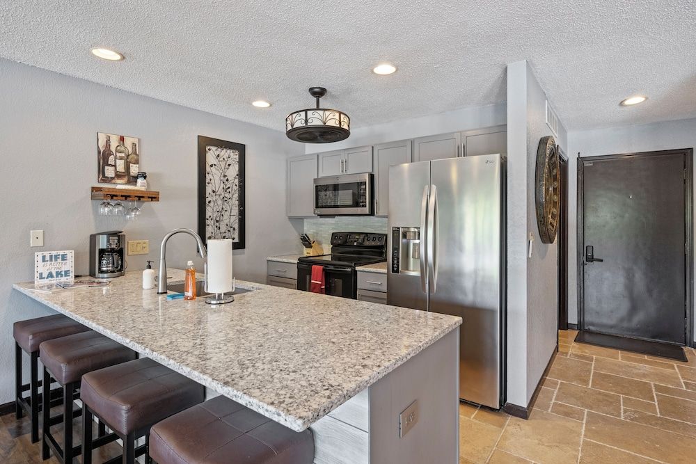 Stunning Views, Inviting Pools, and Endless Fun! Condo, Multiple Beds, Pool Access (Happy Daze) 19