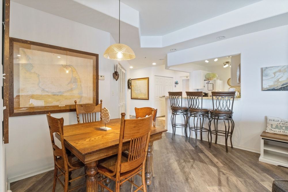 Prime Spot, Breathtaking Views, Nearby Attractions Condo, Multiple Beds, Kitchen (Blessings on Emerald Bay) 9