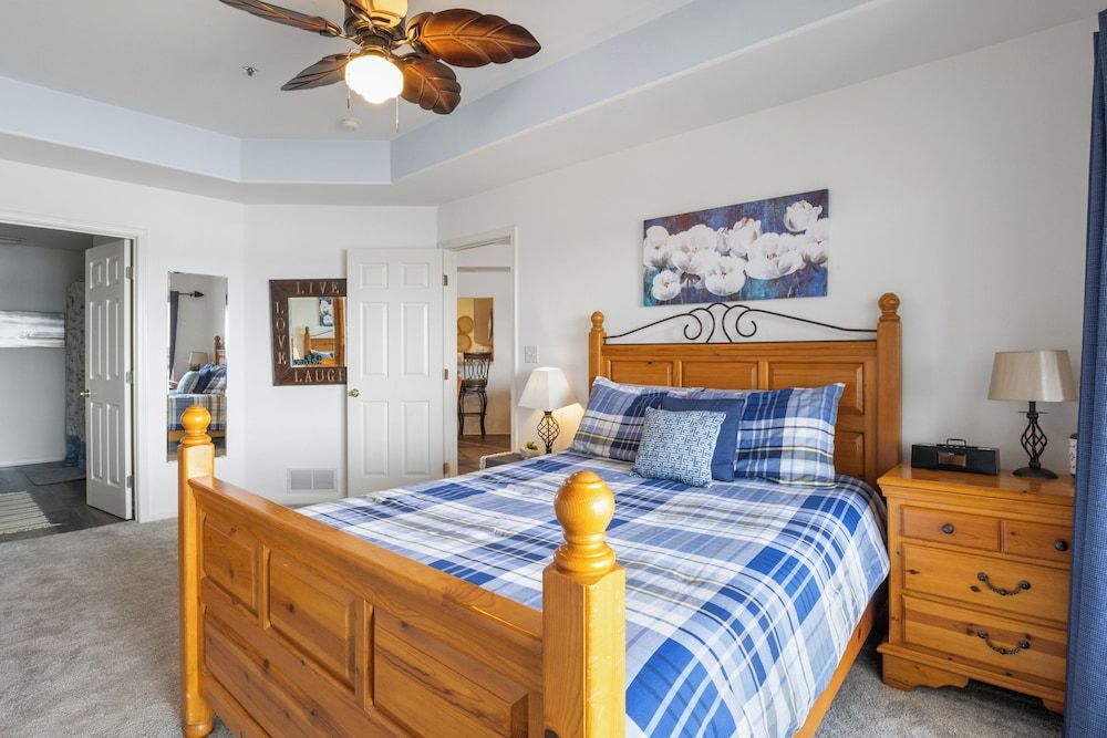 Prime Spot, Breathtaking Views, Nearby Attractions Condo, Multiple Beds, Kitchen (Blessings on Emerald Bay) 11