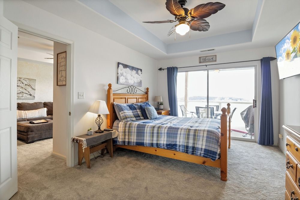 Prime Spot, Breathtaking Views, Nearby Attractions Condo, Multiple Beds, Kitchen (Blessings on Emerald Bay) 7