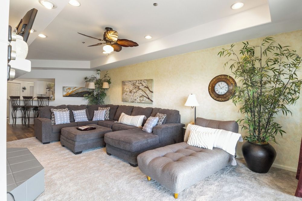 Prime Spot, Breathtaking Views, Nearby Attractions Condo, Multiple Beds, Kitchen (Blessings on Emerald Bay) 19