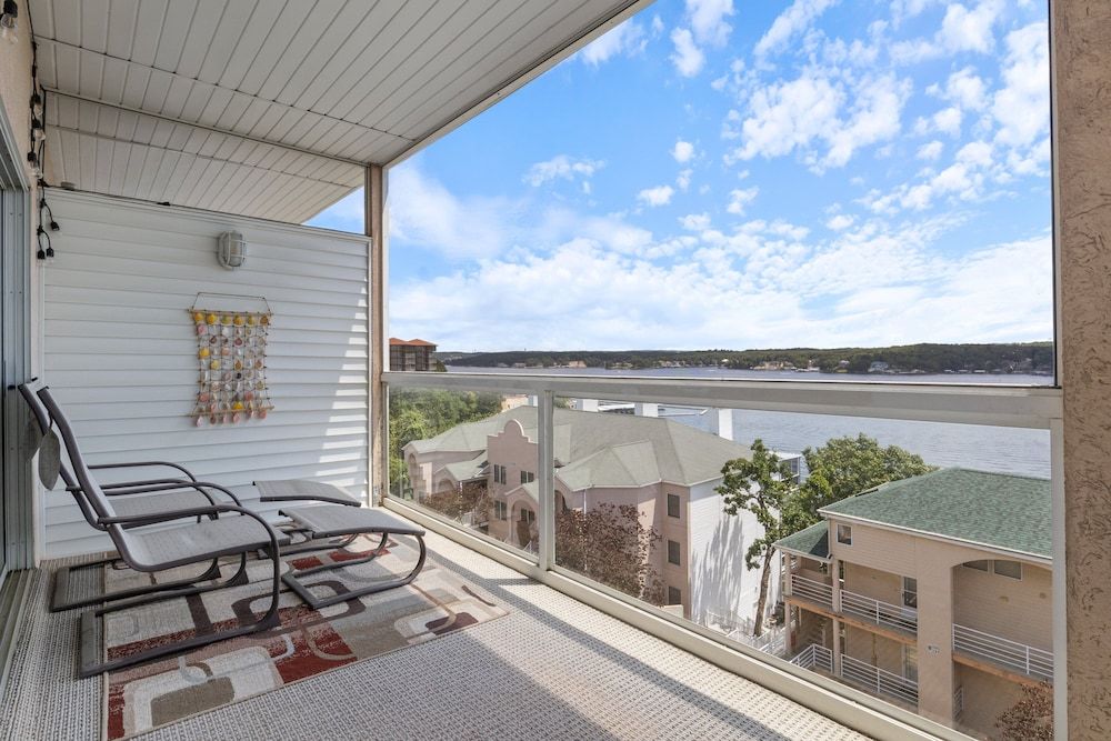 Prime Spot, Breathtaking Views, Nearby Attractions Condo, Multiple Beds, Kitchen (Blessings on Emerald Bay) 25