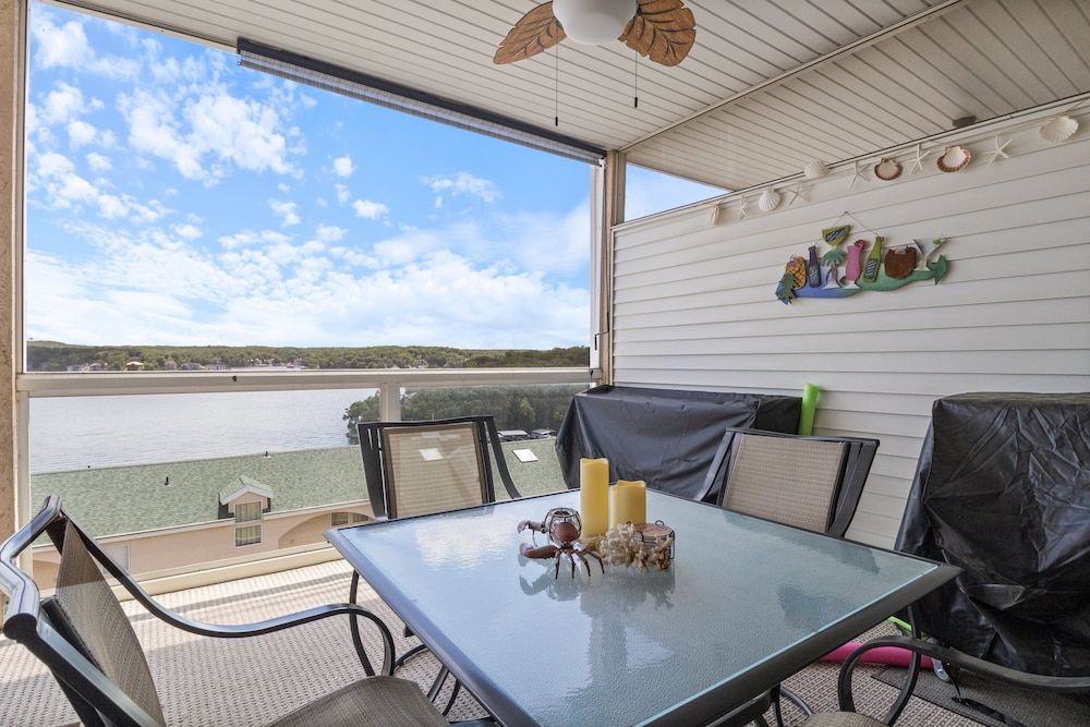 Prime Spot, Breathtaking Views, Nearby Attractions Condo, Multiple Beds, Kitchen (Blessings on Emerald Bay) 30