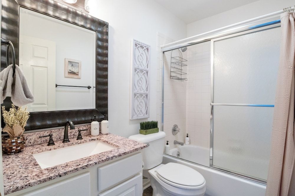 Prime Spot, Breathtaking Views, Nearby Attractions Condo, Multiple Beds, Kitchen (Blessings on Emerald Bay) 27